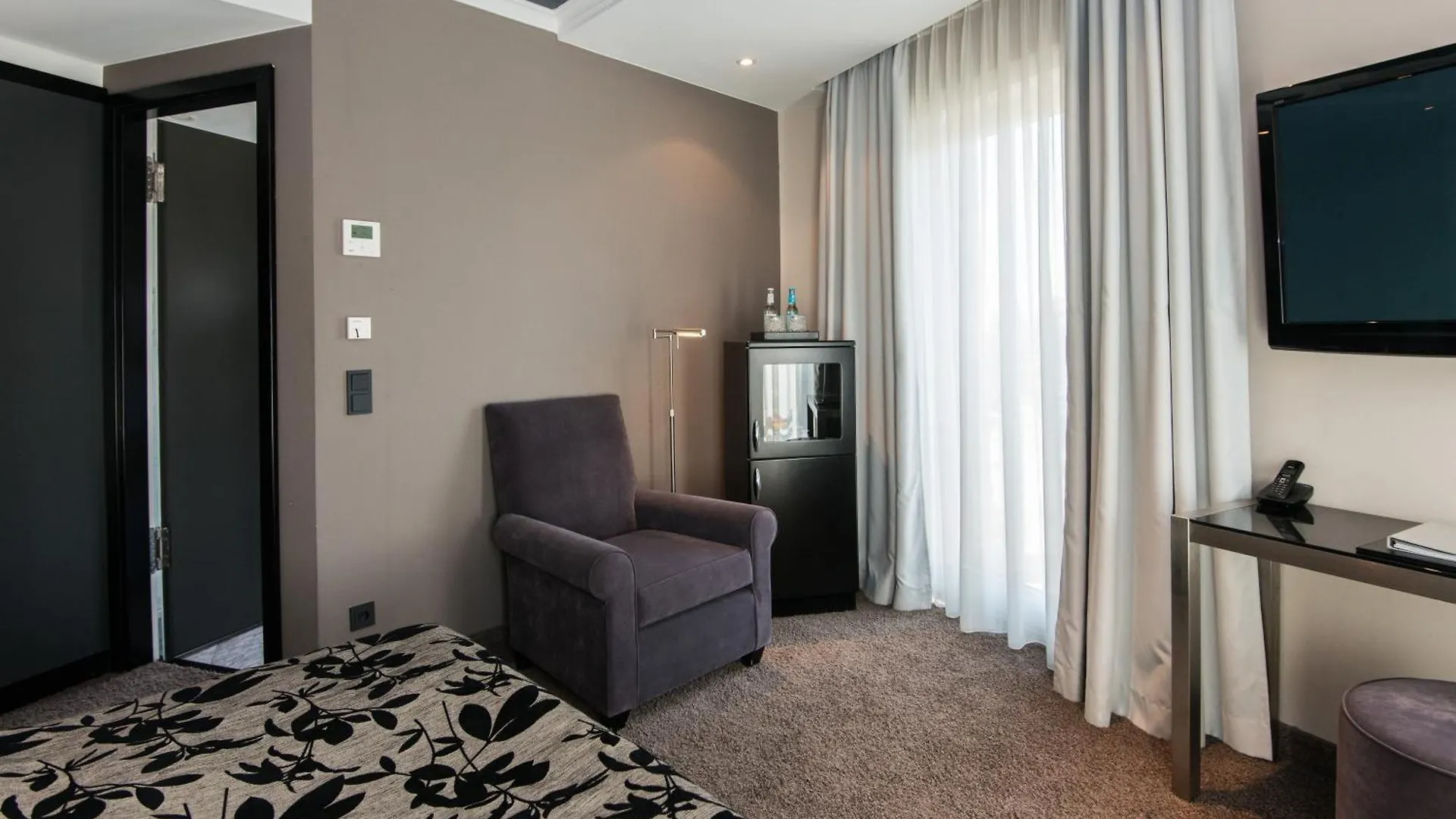 New Berlin Hotel 4*,